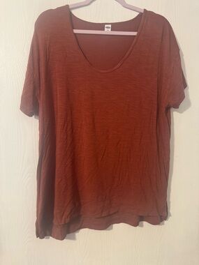 Old Navy Women's Scoop Neck Tee in Burnt Orange